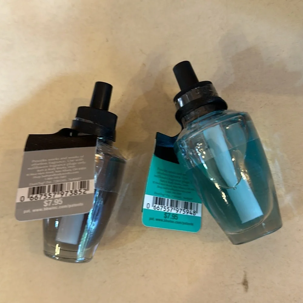 NWT set of 2 wallflowers essential oil diffuser fragrance refills.
